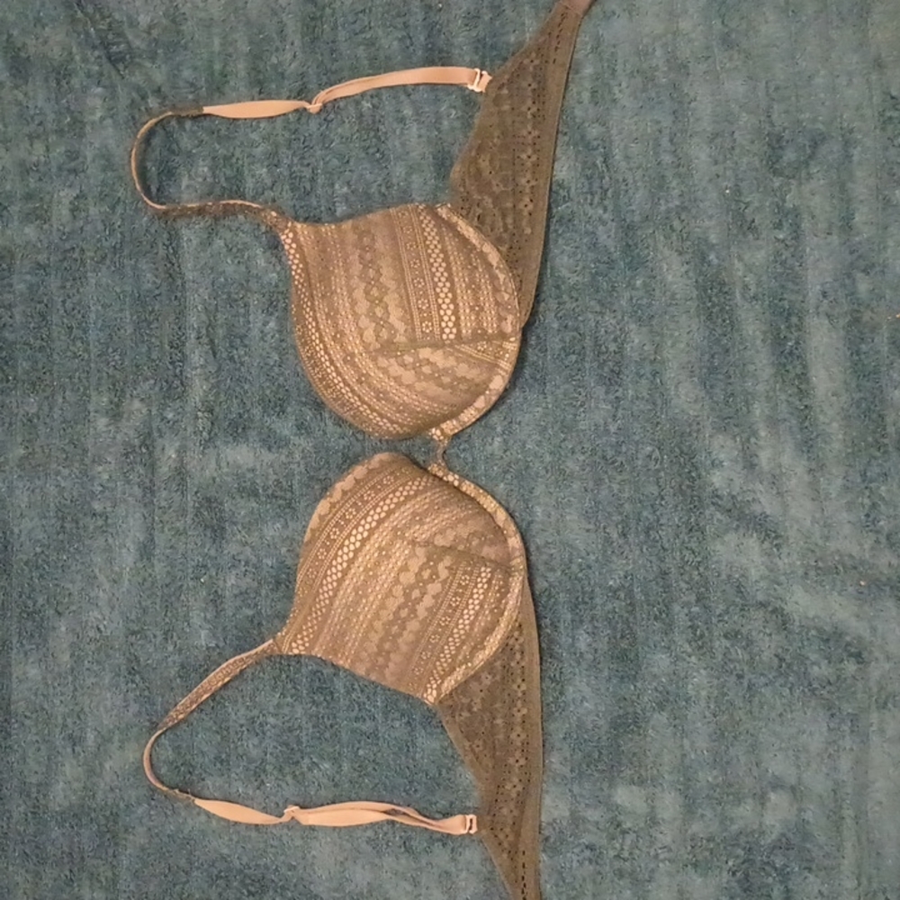 Victoria secret 32D bra